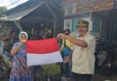 SATPOL PP KABUPATEN KOTAWARINGIN TIMUR BAGIKAN BENDERA MERAH PUTIH DALAM RANGKA HUT RI KE-79