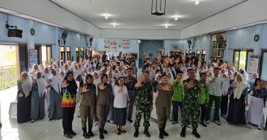 KODIM 1015/SAMPIT BERSAMA SATPOL PP KABUPATEN KOTAWARINGIN TIMUR BERIKAN SOSIALISASI WAWASAN KEBANGSAAN DAN PENCEGAHAN KENAKALAN REMAJA MELALUI PROGRAM “PACAR GENIT”